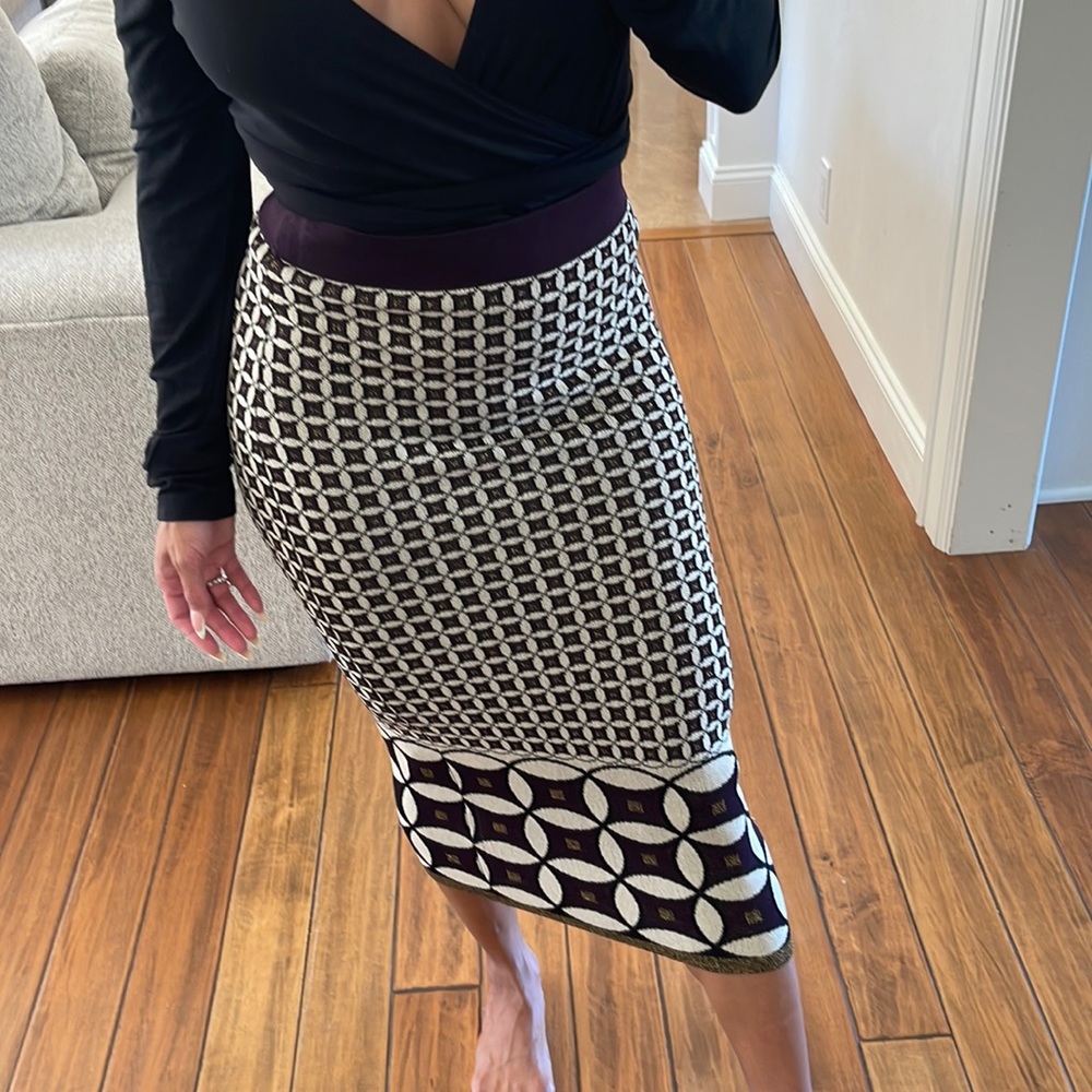 Chic Black and White Patterned Pencil Skirt